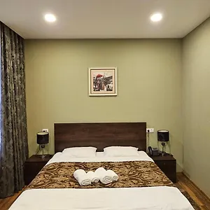 hotel-boutique-iveria.alltbilisihotels.com/