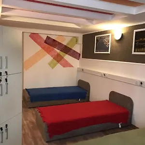 opera-hostel-budapest.inbudapesthotels.com/